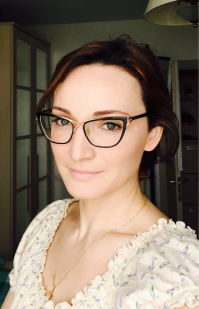 А я себе и в очках иногда нравлюсь )) очки могут игривости или шарма образу добавить, по моему.