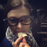 3D очки никогда не мешали мне. Отлично сидят поверх диоптриевых очков.