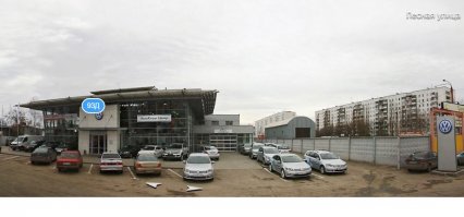 Как же автор все-таки не любит Нижний Новгород... В первом посте об улице Гагарина нашел что-то вообще не понятное, вместо самого большого проспекта в городе, и тут тоже - вид из пост-апокалипсического сериала прям. А между тем на Лесной есть вполне приятные глазу виды, и вполне себе приличный автосалон, например...