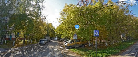Как же автор все-таки не любит Нижний Новгород... В первом посте об улице Гагарина нашел что-то вообще не понятное, вместо самого большого проспекта в городе, и тут тоже - вид из пост-апокалипсического сериала прям. А между тем на Лесной есть вполне приятные глазу виды, и вполне себе приличный автосалон, например...