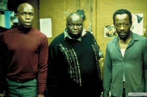 Неуклюжий грабитель забрался в магазин через крышу, но не смог вылезти обратно