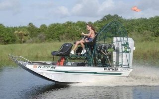 Проблема решается на раз два!
Запретить к использованию в местах обитания этих тварей божьих лодочных моторов с погружным винтом и все. Есть неплохие катера с воздушными винтами.