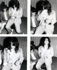 Ozzy откусил голову голубю при подписании контракта, а не в радиоэфире.