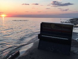 Вещи, предметы и сооружения, забытые на пляже