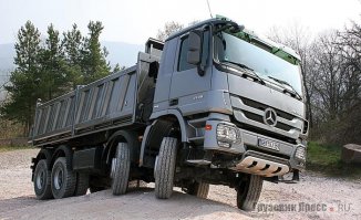 И никто не написал про 4-е, мать их ведущих колеса!)Рулевое управление 4WS (4 Wheel Steering от англ. 4 управляемых колеса).Он начинал движение по мосту на 3-ех колесах ехавших по параллельным осям!). + Все колеса ведущие, в нем заложена формулы 8x4,8x8.
Не ждите чуда!И никакого сверх мастерства
Пример