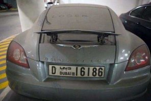 Неудачники в Дубае ездят на таких машинах.