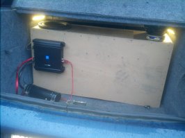 Эх, покажу моё рукожопство, не щадите, лупите минусы =) Но только учтите, что это ЧВ с хорошим, приятным, четким, сочным басом. А купить ЧВ в магазине нереально, можно только срукожопить... И сейчас он лежит, а не стоит. Карпет уже куплен, скоро обтяну и будет всё аккуратно =) З.Ы. откушал этот саб всего четверть реального объема багажника, но не жалко, ибо звучит хорошо.