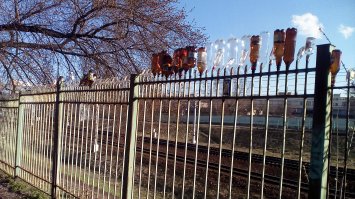 А я то думал это только возле станции Новая казанского направления такие креативщики обитают, но нет ещё где-то есть.