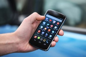 В Красноярске мальчик чудом не попал под машину
