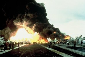Автор , фуйню, запостил -нафига Самой Большой Континентальной Державе -авианосец? У нас какие то стратегические интересы в районе Южной Америки или Австралии?
 У нас зоны наших интересов на данный момент находящиеся под ударом -Ближний Восток, Украина,Прибалтика, Курилы+ в перспективе -Северный Ледовитый океан ..где там применяться "самому большому "авианосцу? И самое главное зачем? И что это за градация мощи -"чем больше тем сильнее"?
 Крыловский ГНИЦ разработал проект в качестве тренировки, ну и славно! Кто то из Правительства утверждал, что начнут в 2025 году что то строить? Да нифига подобного!

 В современной войне, авианосцы, это -большие, чрезвычайно дорогие плавающие гробы! Это как раз такая цель по которой не жалко отработать "Гранитами" и "Ониксами", не считаясь с затратами перенасытить ПВО ордера АУГ целями и амба! Даже спецБЧ не надо применять попадание ОДНОЙ ПКР"Гранит" с БЧ до 700кг гарантированно выводит авианосец из строя и делает его предельно легкой добычей...