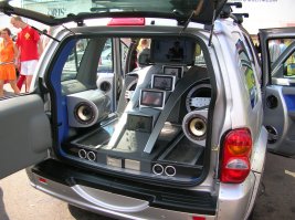 Делюсь настоящим автозвуком :)