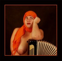 Заходишь на фишки, а тут, как всегда Варвара, со свеженьким баяном