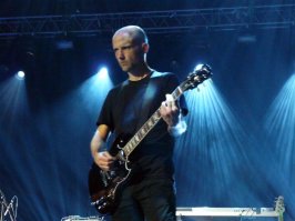 Ну не знаю, был на трёх концертах Moby в Питере, так не могу жаловаться - всё на высоте, даже при отсутствии свободных мест:) Фото с третьего концерта, почти с первого ряда:)