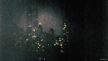 Ходит такая фотка в интернете, утверждают, что это Нью-Йорк через перископ U-boat, 1942-й год.
А на ютубе есть фильм, снятый по мотивам того похода к берегу США.
