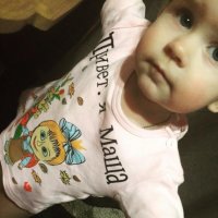 Купили ребенку футболку, сфоткали и выложили в тырнэт. И теперь спрашивают наше мнение - дибилы ли они?