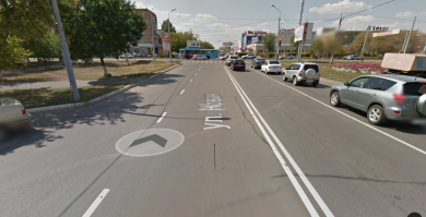 Оренбург. Впереди торговый комплекс "Гулливер" .