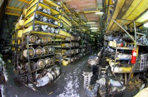 За Уралом в большом почёте праворульные автомобили и авторазборки.
В хорошей авторазборке можно полностью автомобиль купить по частям.
Уже в 1996-м году контейнеры с б/у деталями и агрегатами шли на наши авторазборки с предварительной отправкой из Японии факса (а потом и "мыла") с полной описью вложения контейнера.
Так что, привод за тысячу -- вполне реальное дело.