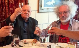 Отдельные "высшие чины в руководстве РФ", да и СССР что только с пьяну да и из предательства не наплели, что теперь всему народу и всей стране за этими козлами расхлёбывать?