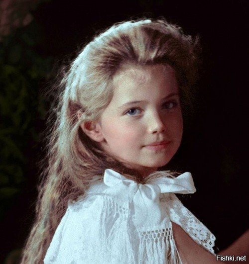 Это не самолёт, это ушедшая не когда великая страна больших достижений



Эти два перца не просто знали друг друга с молодости, они достигли больших высот очень не просто так... Эти две фигуры - руки одной большой головы (или ряда очень крупных компаний, называйте как хотите)
Ну и "Microsoft случайно получила в ноябре 1985 бессрочную лицензию на использование интерфейса Mac"



Молодой Лукас начал работу над  Звёздными войнами  в 1974 году. Имея производственный бюджет в размере 11 миллионов долларов США, выпущенный 25 мая 1977 года фильм, стал одним из самых успешных за всю историю, собрав $215 миллионов в США и $337 миллионов за границей... Как видно спецэффекты очень даже окупаются, а в руках талантливых режиссёров - окупаются многократно



Хороша чертовка



Одно - наш человек.



Кто бы мог подумать, что через каких то 11 лет это чудо дитя расстреляют в подвале...