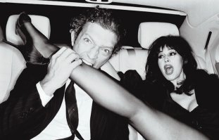 Такую ножку я бы тоже погрыз!