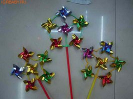 Кажется, я поняла, что за штуки. Раскидайчики - это то, что чаще называли "йо-йо", а жужжалки - это вертушки, которые на ветру крутятся и жужжат, такие бумажные или из пленки, или дуть на них можно? Да, как на фото тут уже выложили шарики, а жужжалки- вот такие?