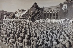 Сюрреализм какой-то. Если приблизить лица, то, вообще, мрак.