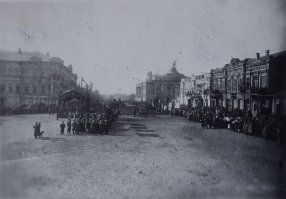 Демонстрация на Александровской площади г. Царицына. 1917г.
