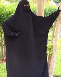 Ну а почему нет? Сидящим сзади списывать удобно и на доску можно не смотреть, все равно ничего не увидишь. А если серьезно, то почему мусульмане ходят по улице и на работу в хиджабах и никабе, а я не могу надеть кокошник? Уж лучше в кокошнике, чем так, как на фото.