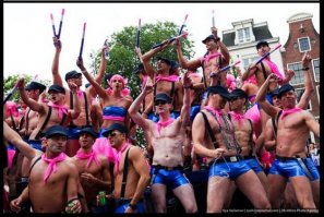 Тебе эти роднее? вот зомби-сатанисты, а на Красной площади - нормальные люди