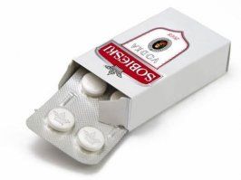 Чем по 20 мл, то тогда уж сразу таблетками.
В Литве впервые представлены, прошедшие 5-летнее испытание на добровольцах, таблетки сухой водки от производителя  Sobieski . На фото водка в таблетках, после которых не бывает похмельного синдрома...