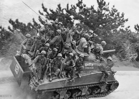 Ну тогда вот фото союзников Германия 1945 год (5-8 мая). Тоже не видать наглаженной формы, не находишь?