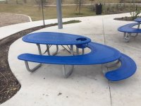 Я тут представил, и понял, что ну не приживётся вот этот столик для всех членов семьи и инвалидов в России... 

А вот эта скамейка очень даже приживётся