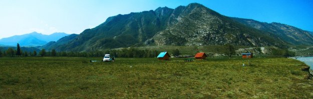 Каждое лето туда езжу. И не надоедает. Там хорошо просто находиться. Даже не залезая особо в дебри. Или просто ехать по чуйскому до самой Монголии.