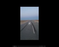 Откуда на фото взялось ограждение? На видео его нет, только пара конусов.... Тут дело не чисто.