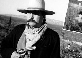 Чел сел в поле посрать, а из этого сделали жуткую сенсацию.