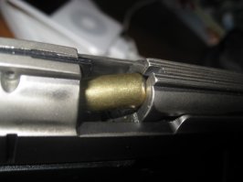 Мдя, "смишно" как любят писать в инете, я бы этого негра просто послал или достал бы из под прилавка биту и от души от@уярил - у него на пистолете затвор в крайнем заднем положении потому что перекос патрона - "ошибка идиота" называется, затвор когда заряжаешь патрон -оттягивать надо и просто отпускать, пружина сама дошлет как надо.