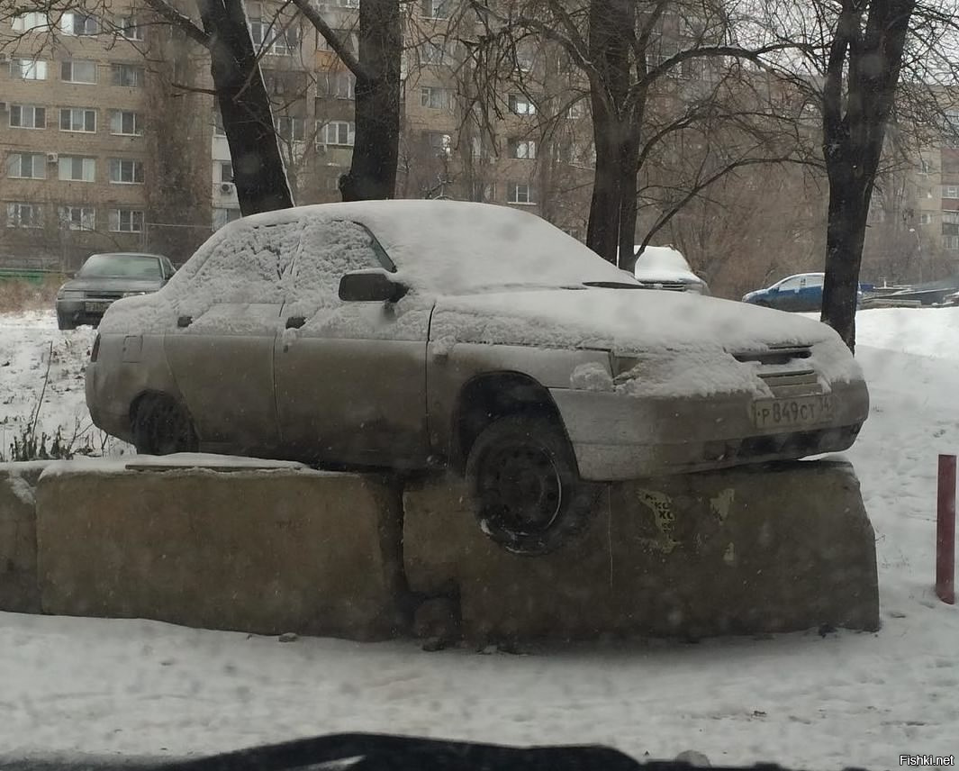 Это же просто памятник достижению автопрома в Тольятти.