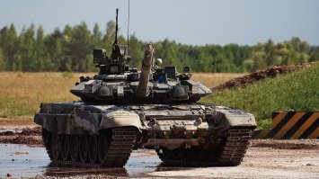 Не нравится мне Т-14, брутальности в нём не хватает что ли. Да и вообще, не красивый он, не устрашающий, не грозный. Вот Т-80 и Т-90 другое дело, эти мне всегда нравились. Т-90, возможно, самый брутальный российский танк.