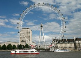 На первой фотке Лондонское колесо обозрения! 
находится оно в районе Ламбет.