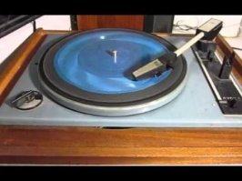 В 1991 году часть тиража стали выпускать с аудиокассетой, Но не пошло и в 1992 журнал закрыли.
До сих пор где-то лежат номеров семь. Открываешь нужный разворот и ставишь весь журнал на вертушку. Но чаще диски вырезали и ставили отдельно.