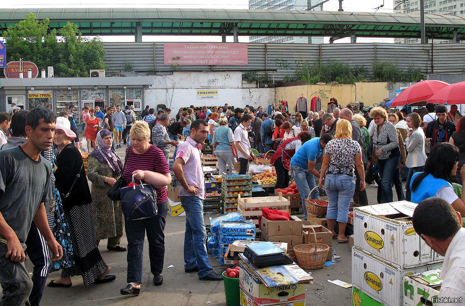 "Там картонка под ноги есть": колоритные российские рынки, на которых остановилось время