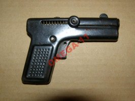 А я вот запомнил вот эту "вещь" из детства, этот пистолет изначально был наверное сделан что бы стрелять из него присосками, но у него была такая мощная пружина что заряжать его для детей ну допустим до 15 возраста с боку как положено было не реально. Зато к нему прекрасно подходили гвозди 150 см, вставляем гвоздь шляпкой вниз, упираешся в пол и вуа ля пистолет заряжен. Пробивал он будь здоров!! И вот однажды этот шедевр у меня пропал, я помню искал его долго, мне помогали в поисках и родители и бабки с дедками но все было тщетно. И вот спустя годы проводя в месте с сыном поиски "неожидано" пропавшей лазерной указки (выменянной у соседского мальчика на что то) я вспомнил  про пистолет.....