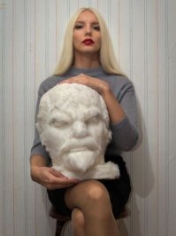 Эта эластичная скульптура на самом деле состоит из тысячи листов бумаги