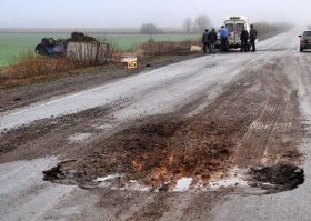 Автовладелец отсудил полмиллиона за яму на дороге