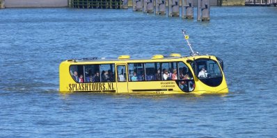 Речной автобусик в Ротердаме.