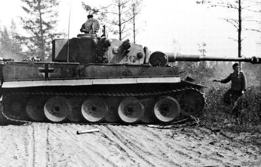 ....вот Pz. Tiger VI, из sPzAbt 502 (Отдельный батальон тяжёлых танков), 3 рота. 1-й взвод, 2-я машина во взводе. Ленинградский фронт.
