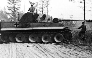 ....вот Pz. Tiger VI, из sPzAbt 502 (Отдельный батальон тяжёлых танков), 3 рота. 1-й взвод, 2-я машина во взводе. Ленинградский фронт.