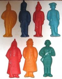 Помню их названия: витязь, кутузовский солдат, суворовский солдат, петровский солдат, красноармеец, стрелец, советский солдат.