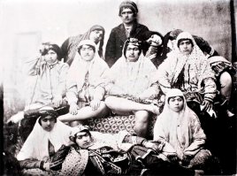 вот какие красотки))жены шаха