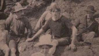 это что за бред? до 1980-х годов футболок чтоли не было?
а второй снимок тогда как? там все путешественники?
(второй снимок один из нескольких с названием: Так выглядели пляжи в 1900 - 1920 годах.)